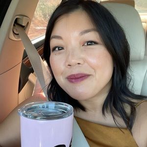 Meet your Posher, Claire